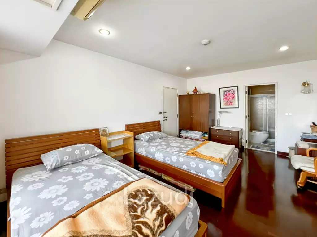 138 sqm 2 Bedroom Beachfront Condo in Cha-Am Laguna Condominium