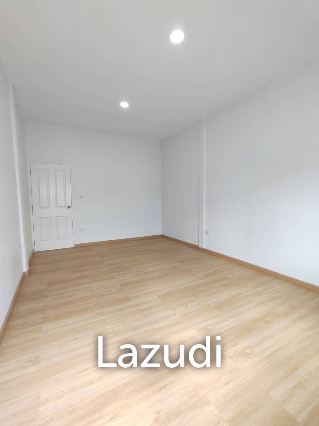 Modern 135 sqm Townhouse in Bang Khlo Bangkok Freehold