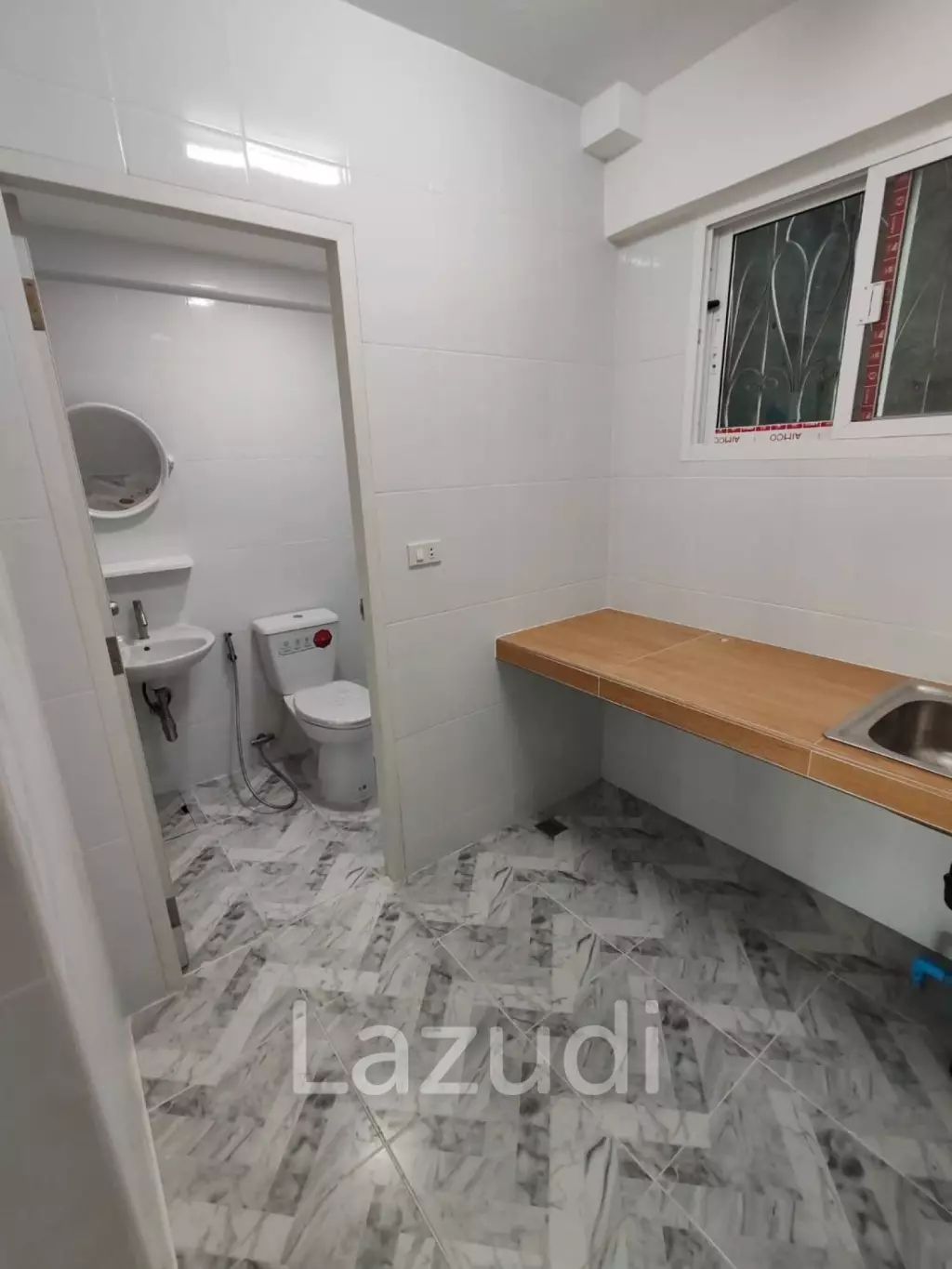 Modern 135 sqm Townhouse in Bang Khlo Bangkok Freehold