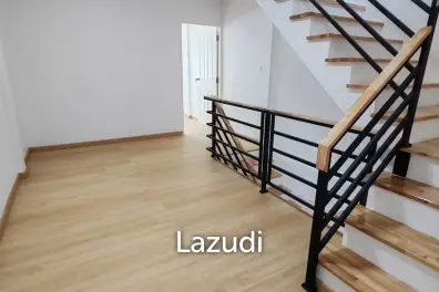 Modern 135 sqm Townhouse in Bang Khlo Bangkok Freehold