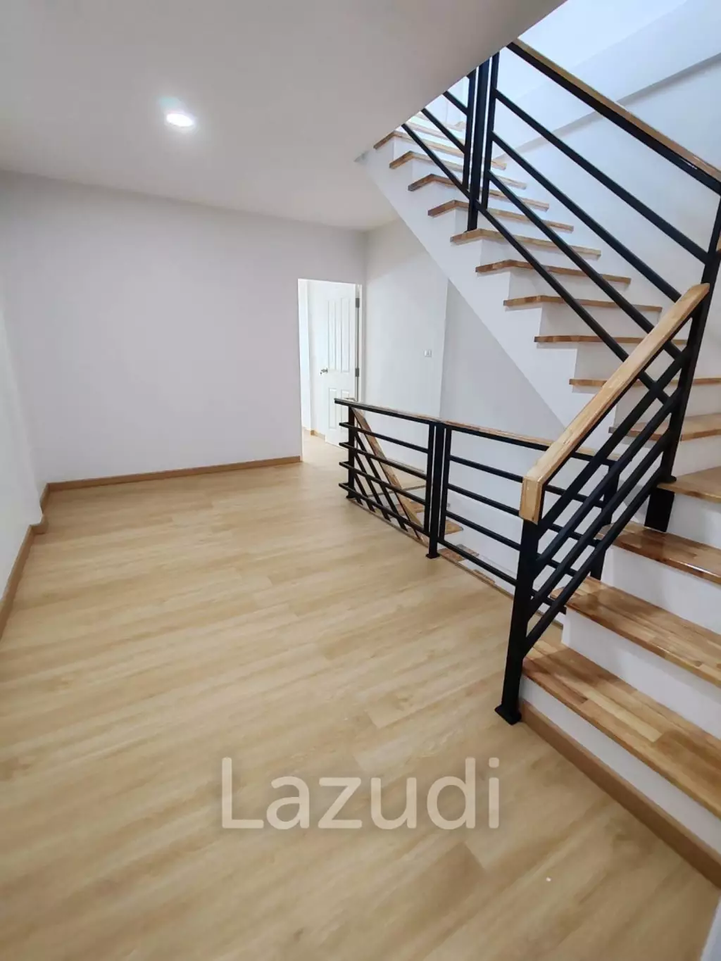 Modern 135 sqm Townhouse in Bang Khlo Bangkok Freehold