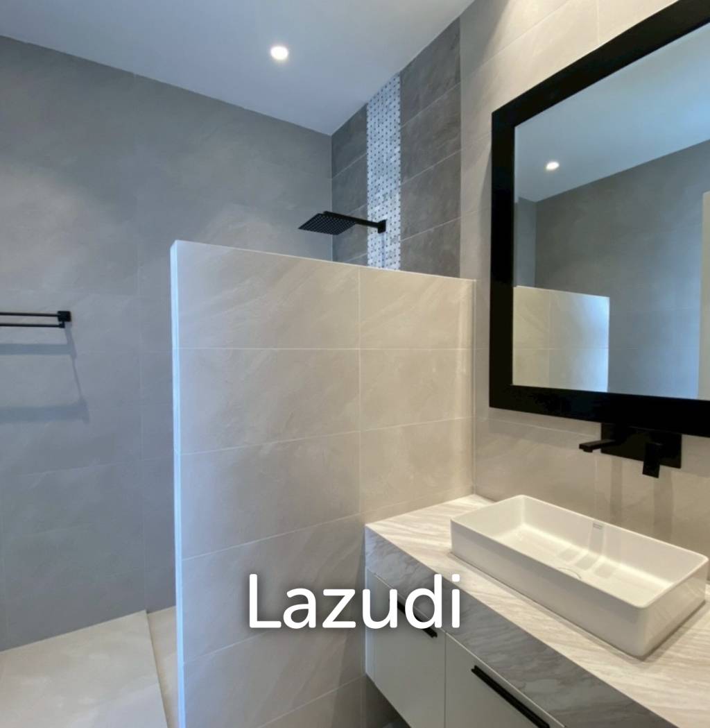 Parkland villa : Luxurious 5 Bed Pool Villa at Wangphong