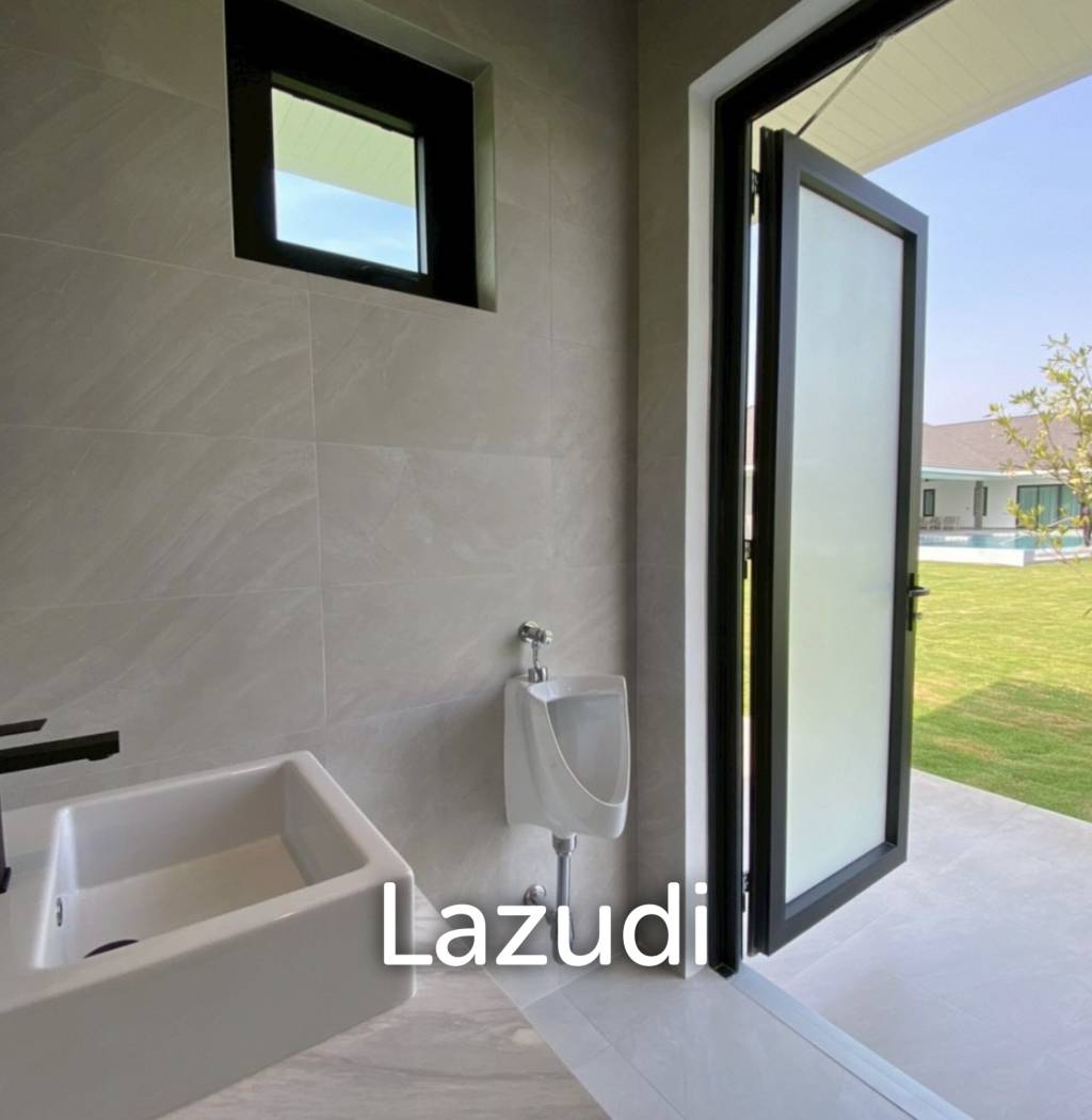 Parkland villa : Luxurious 5 Bed Pool Villa at Wangphong