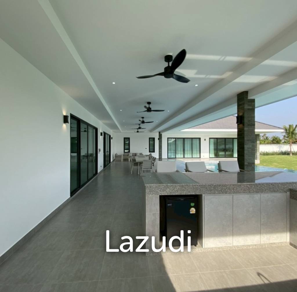 Parkland villa : Luxurious 5 Bed Pool Villa at Wangphong