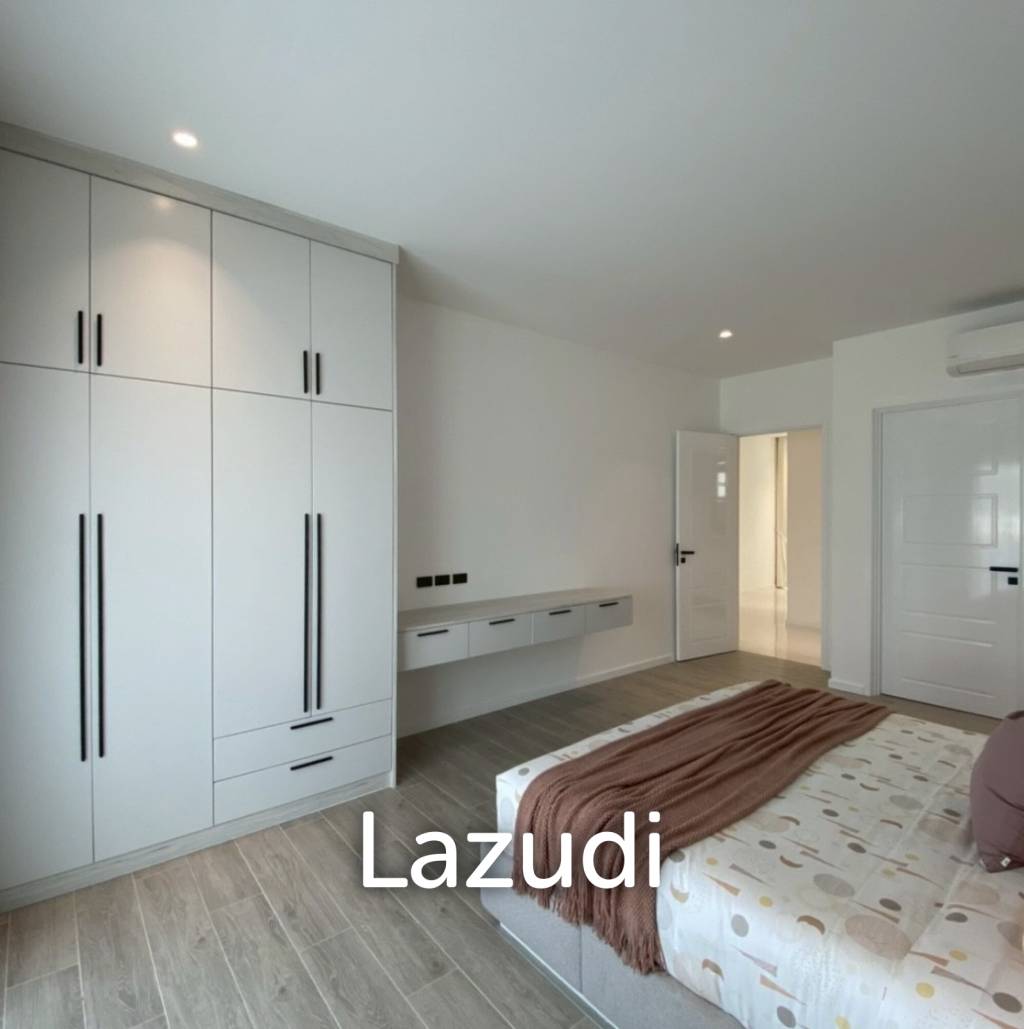 Parkland villa : Luxurious 5 Bed Pool Villa at Wangphong