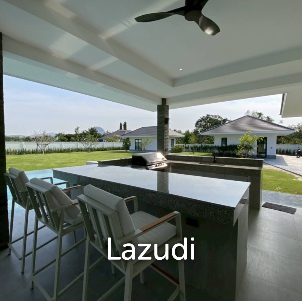 Parkland villa : Luxurious 5 Bed Pool Villa at Wangphong