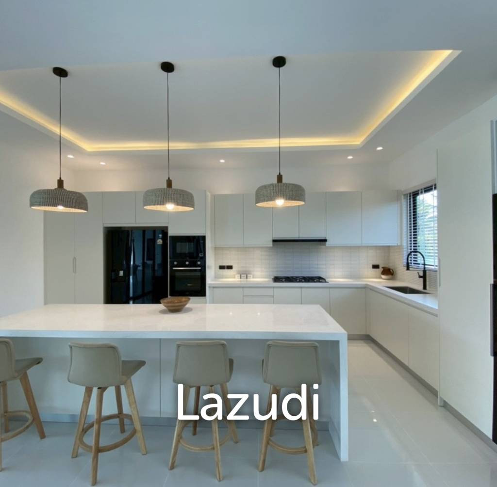 Parkland villa : Luxurious 5 Bed Pool Villa at Wangphong