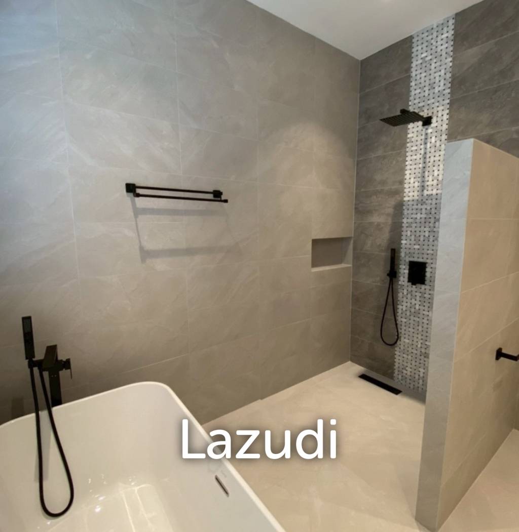 Parkland villa : Luxurious 5 Bed Pool Villa at Wangphong