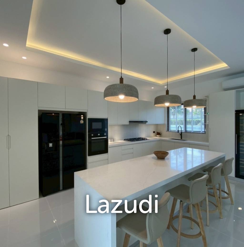 Parkland villa : Luxurious 5 Bed Pool Villa at Wangphong