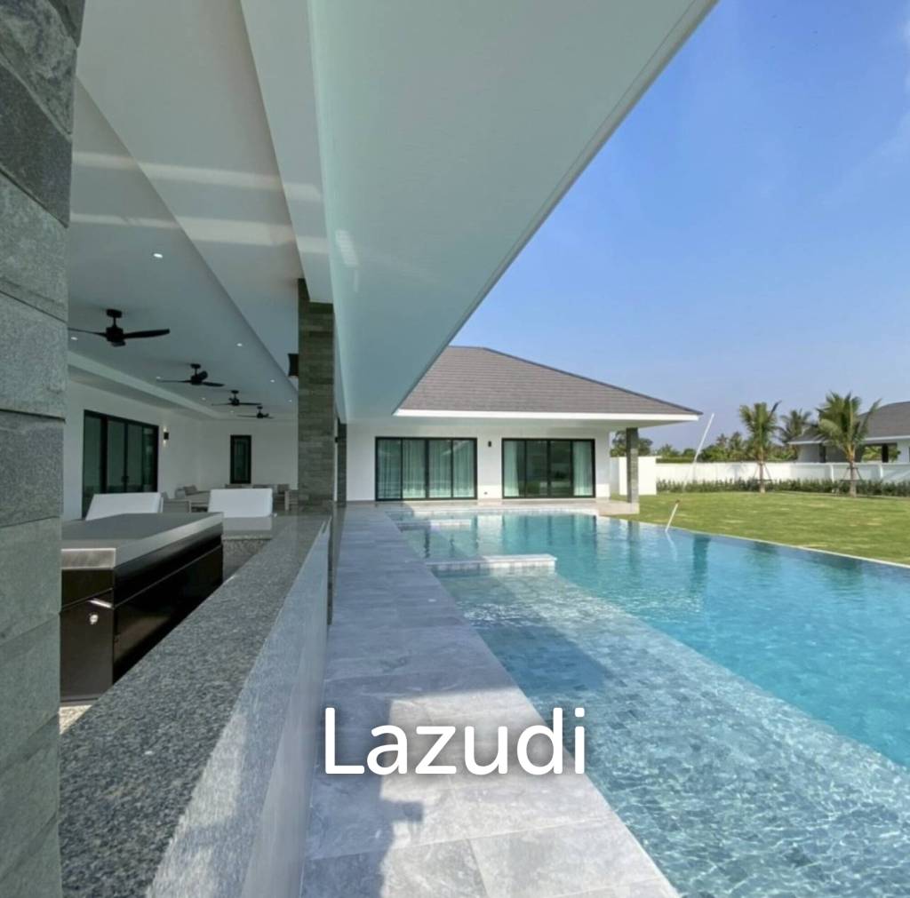 Parkland villa : Luxurious 5 Bed Pool Villa at Wangphong