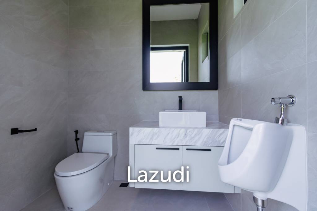 Parkland villa : Luxurious 5 Bed Pool Villa at Wangphong