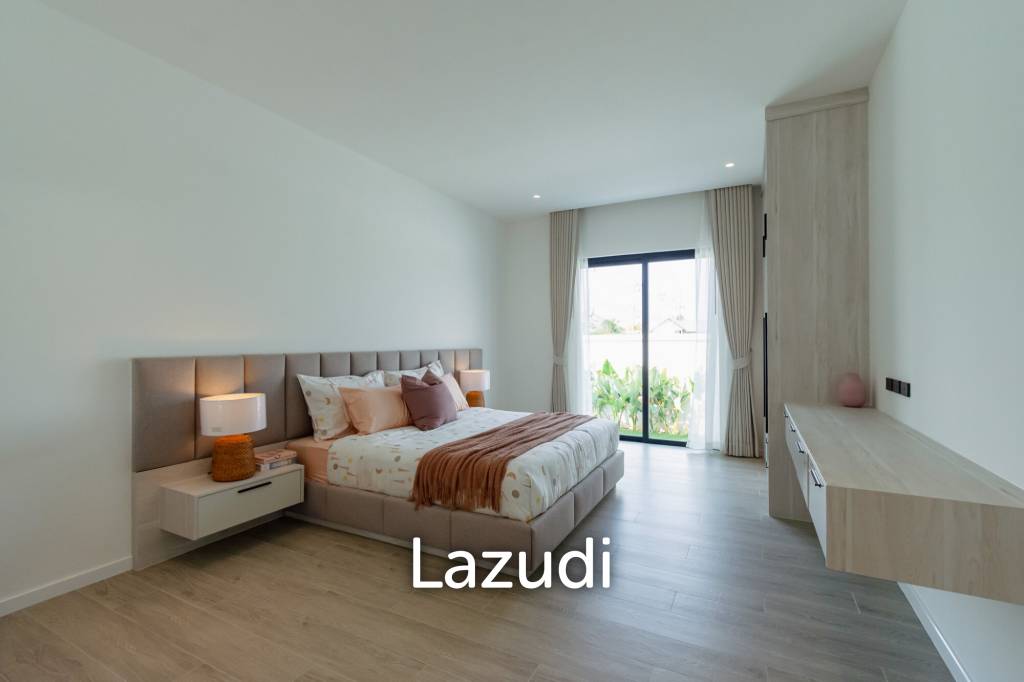 Parkland villa : Luxurious 5 Bed Pool Villa at Wangphong