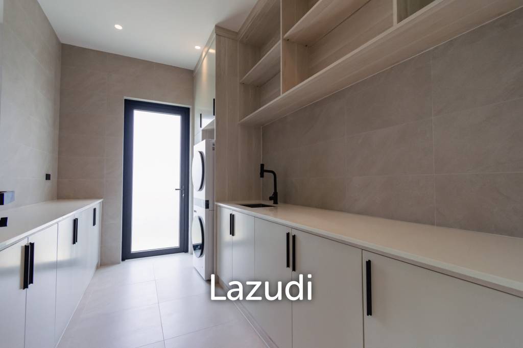 Parkland villa : Luxurious 5 Bed Pool Villa at Wangphong