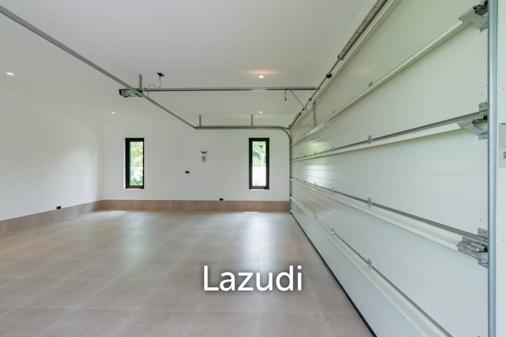 Parkland villa : Luxurious 5 Bed Pool Villa at Wangphong