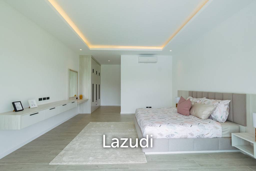 Parkland villa : Luxurious 5 Bed Pool Villa at Wangphong