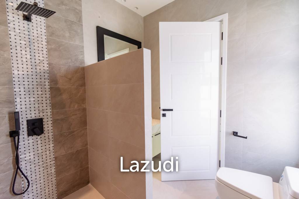 Parkland villa : Luxurious 5 Bed Pool Villa at Wangphong