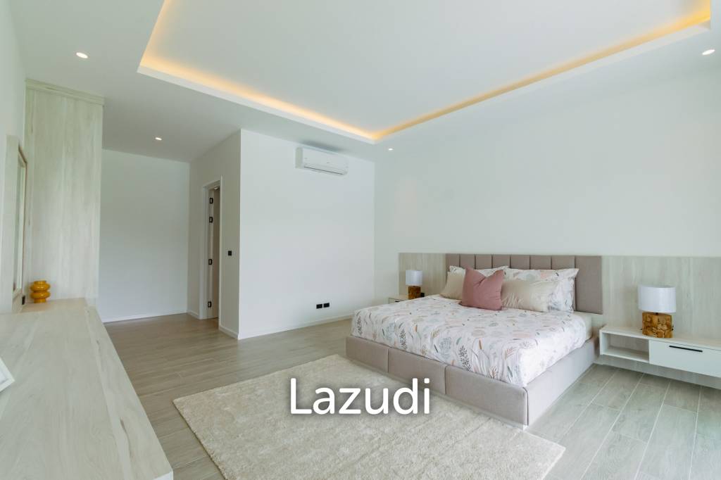 Parkland villa : Luxurious 5 Bed Pool Villa at Wangphong