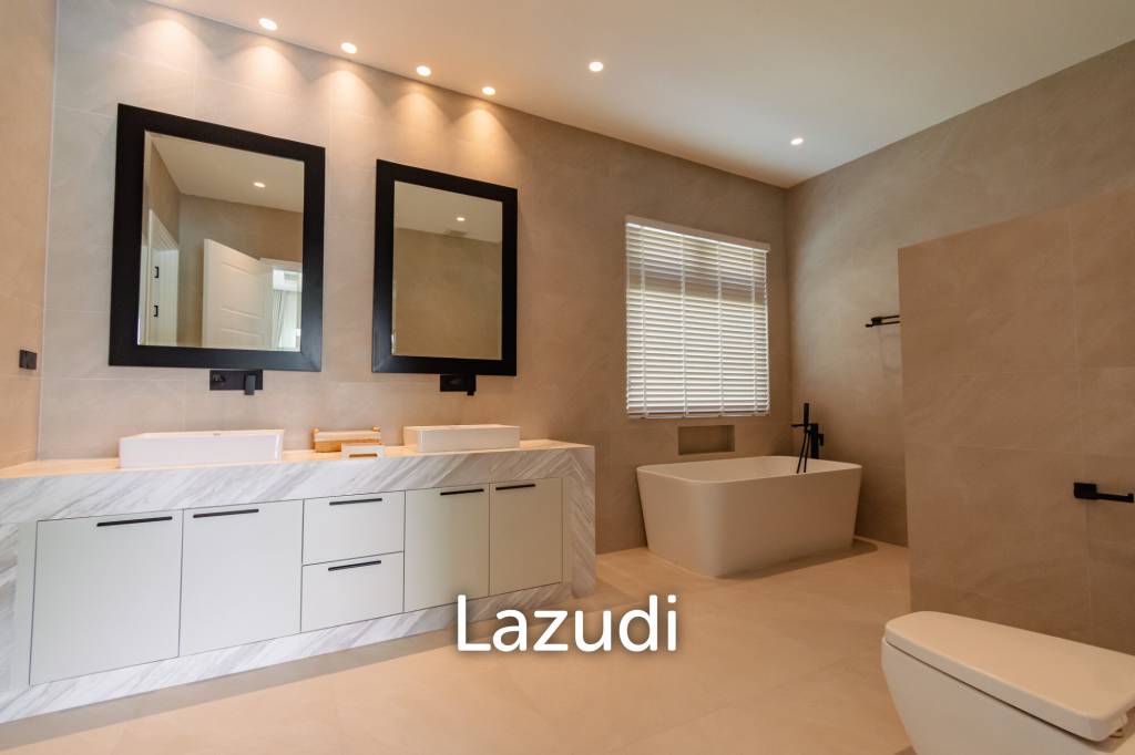 Parkland villa : Luxurious 5 Bed Pool Villa at Wangphong