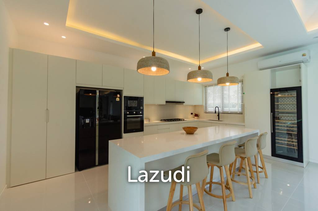 Parkland villa : Luxurious 5 Bed Pool Villa at Wangphong