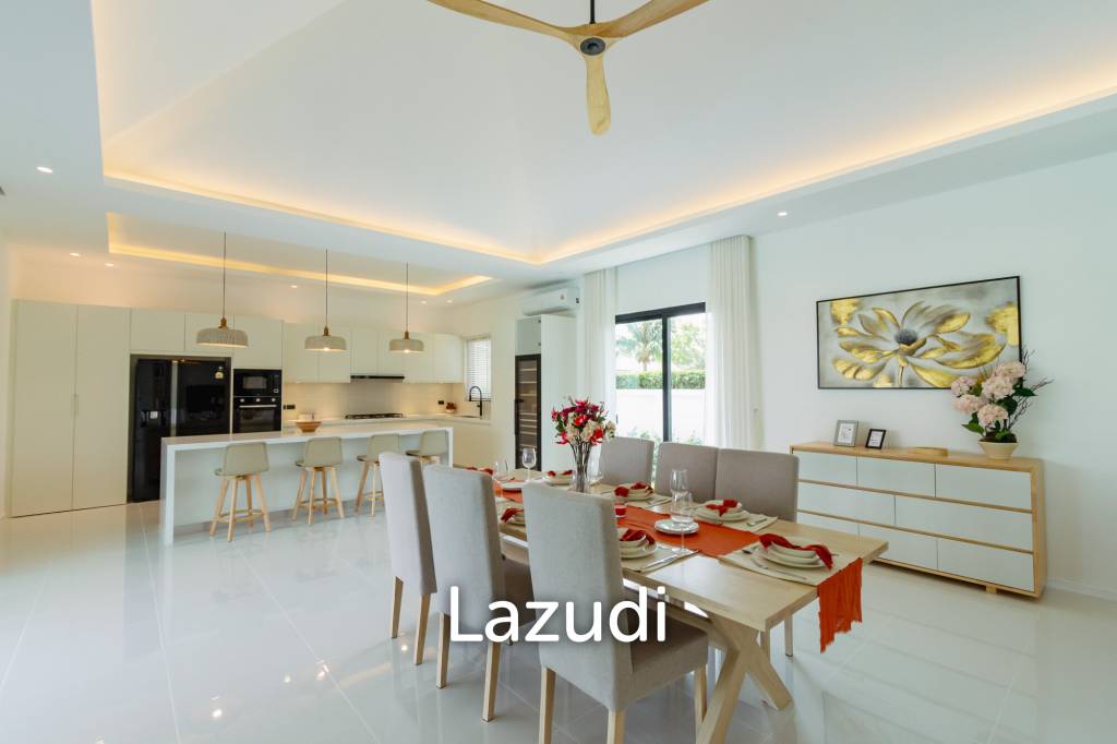 Parkland villa : Luxurious 5 Bed Pool Villa at Wangphong