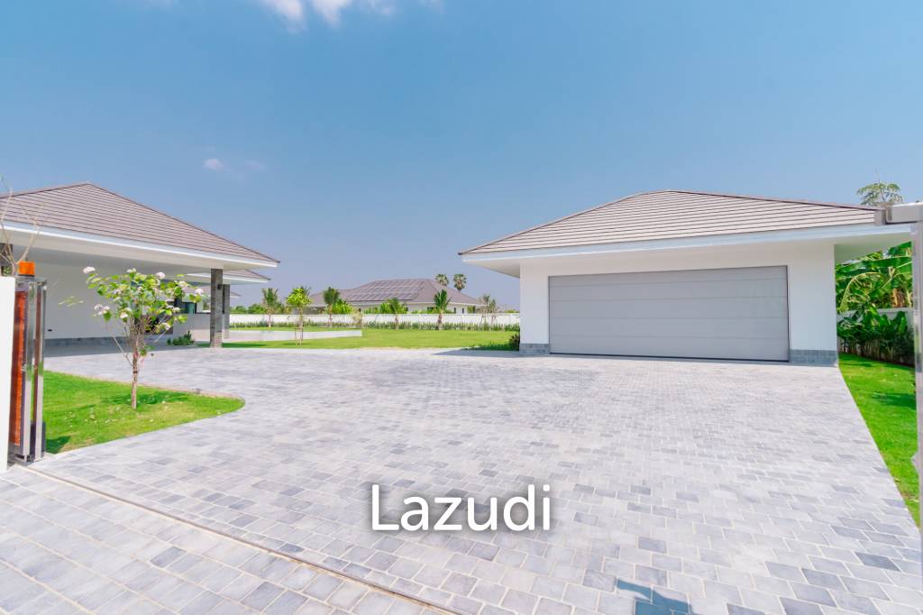 Parkland villa : Luxurious 5 Bed Pool Villa at Wangphong