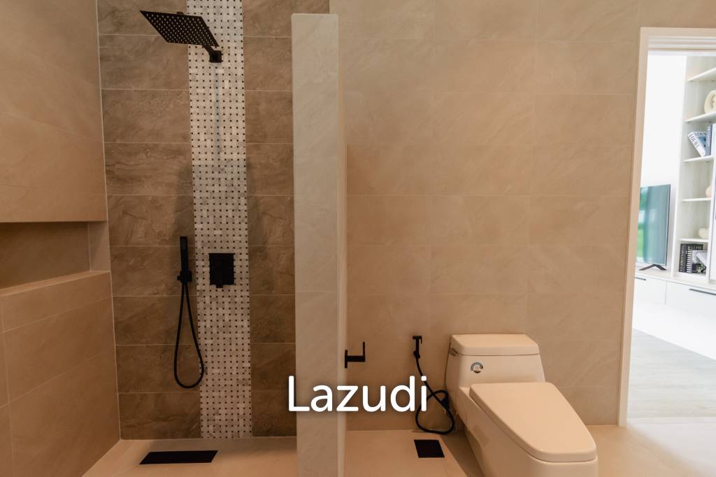 Parkland villa : Luxurious 5 Bed Pool Villa at Wangphong