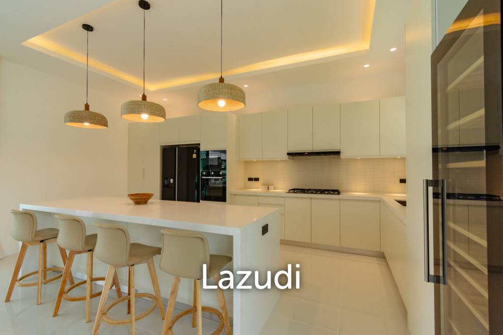 Parkland villa : Luxurious 5 Bed Pool Villa at Wangphong