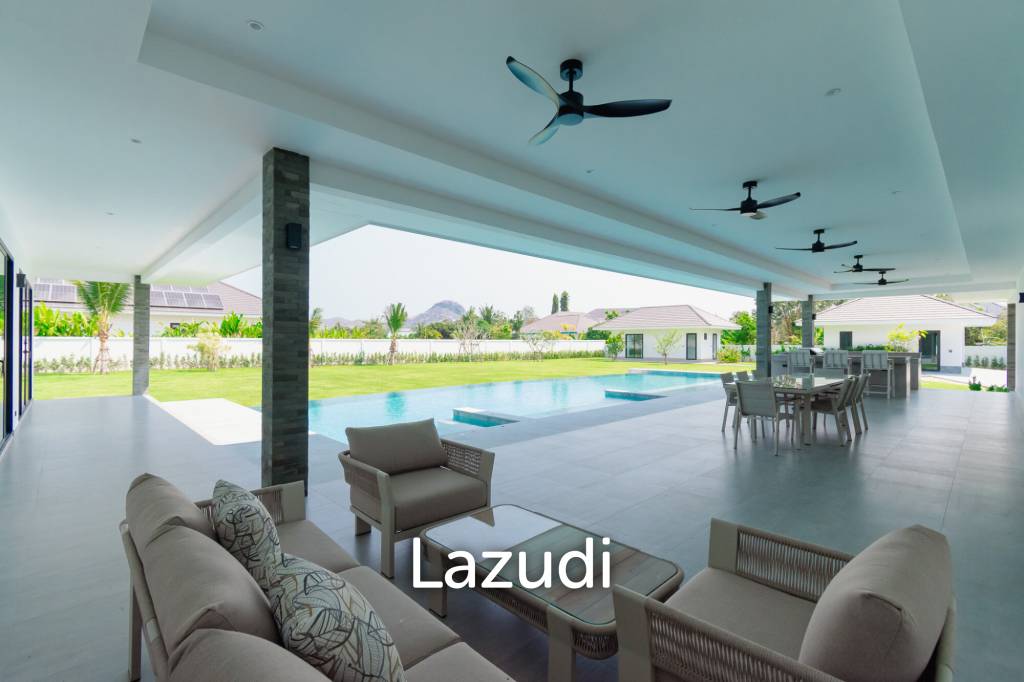 Parkland villa : Luxurious 5 Bed Pool Villa at Wangphong