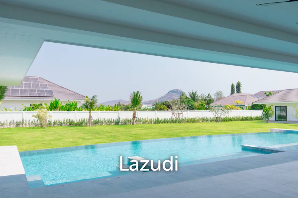 Parkland villa : Luxurious 5 Bed Pool Villa at Wangphong