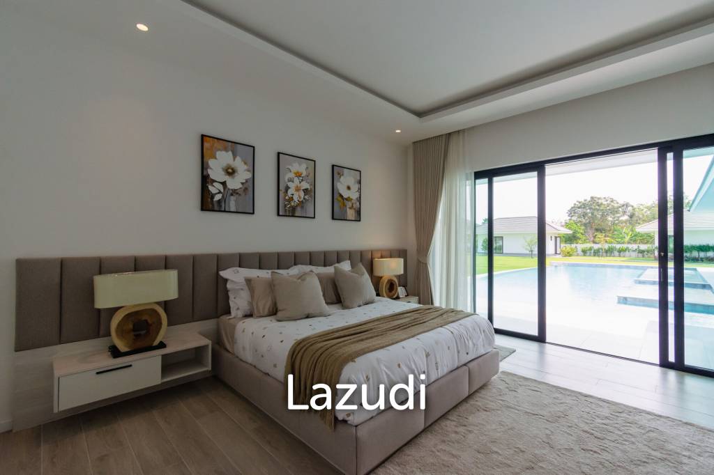 Parkland villa : Luxurious 5 Bed Pool Villa at Wangphong