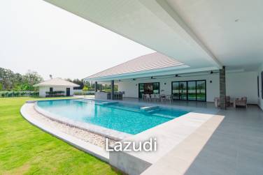 Parkland villa : Luxurious 5 Bed Pool Villa at Wangphong