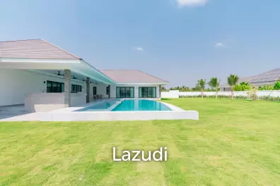 Parkland villa : Luxurious 5 Bed Pool Villa at Wangphong