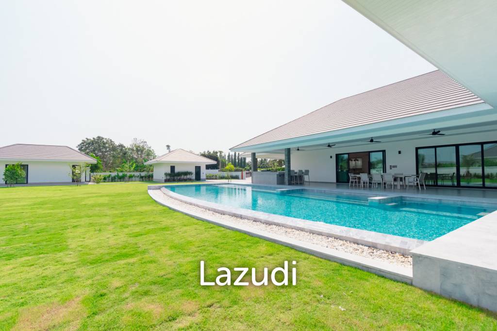 Parkland villa : Luxurious 5 Bed Pool Villa at Wangphong