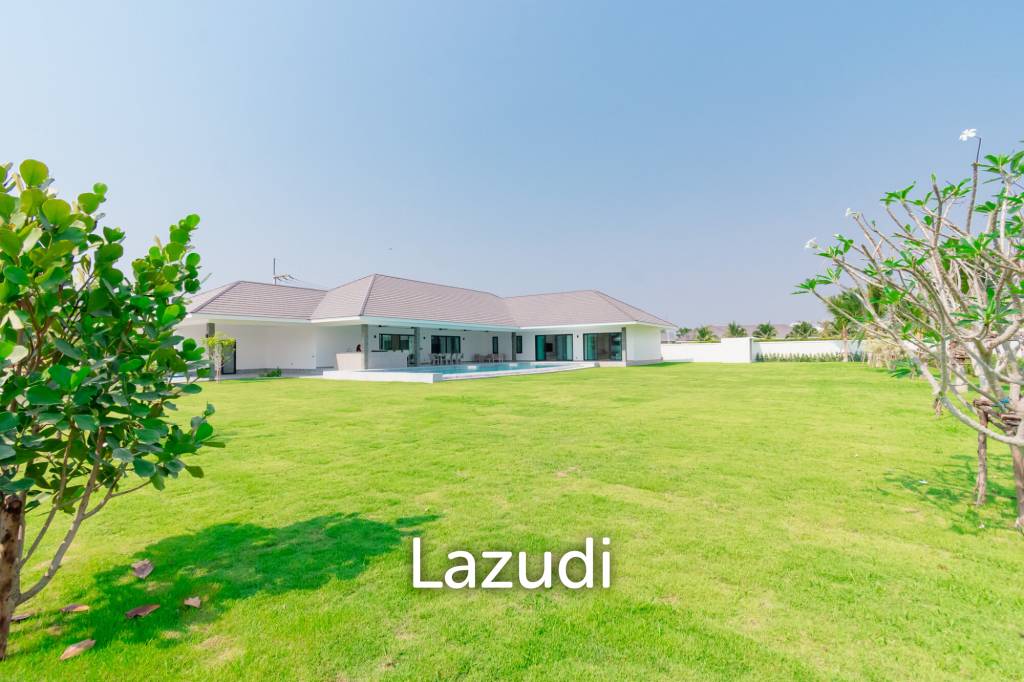 Parkland villa : Luxurious 5 Bed Pool Villa at Wangphong