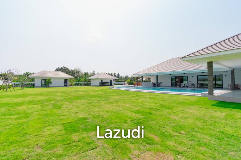 Parkland villa : Luxurious 5 Bed Pool Villa at Wangphong