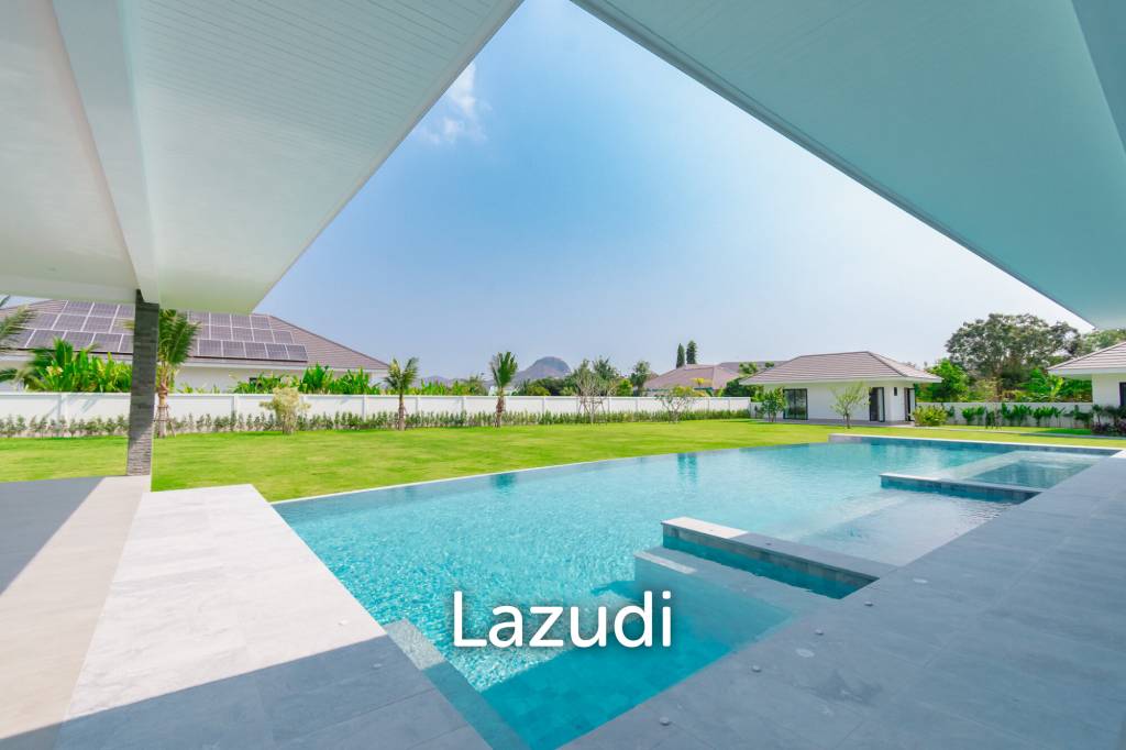 Parkland villa : Luxurious 5 Bed Pool Villa at Wangphong