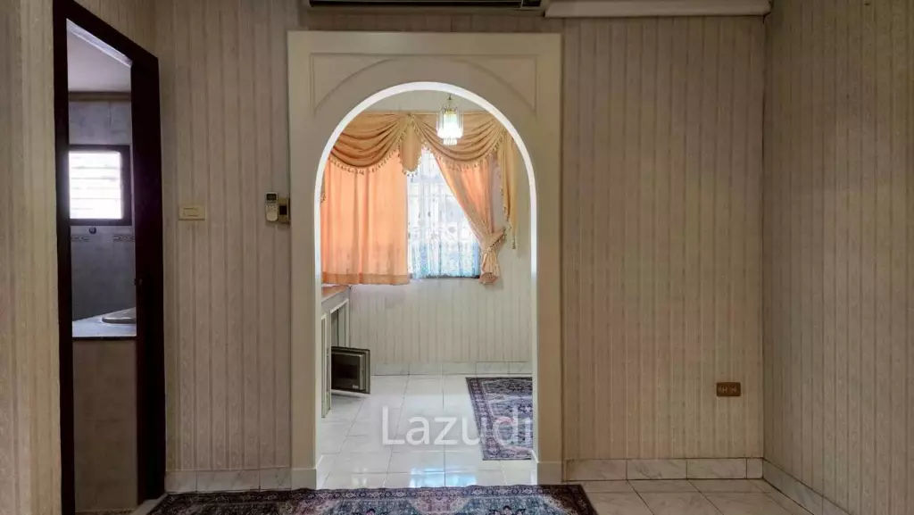 5 Bed 5 Bath 700 SQ.M. Pattaya Land And House
