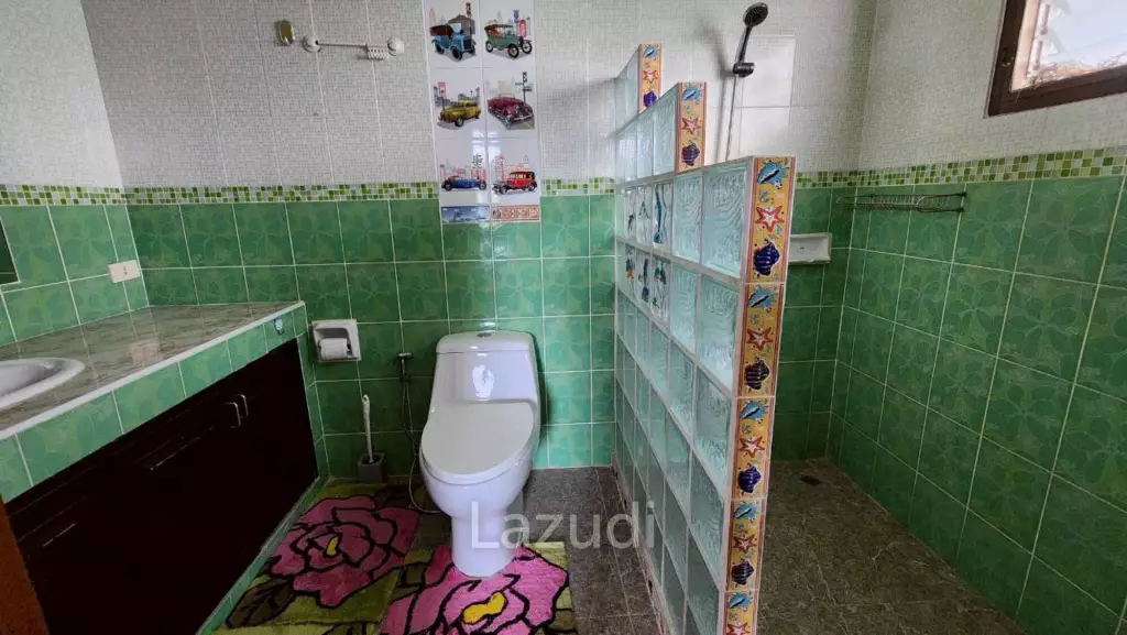 5 Bed 5 Bath 700 SQ.M. Pattaya Land And House