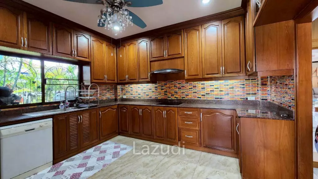 5 Bed 5 Bath 700 SQ.M. Pattaya Land And House