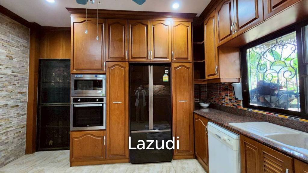 5 Bed 5 Bath 700 SQ.M. Pattaya Land And House