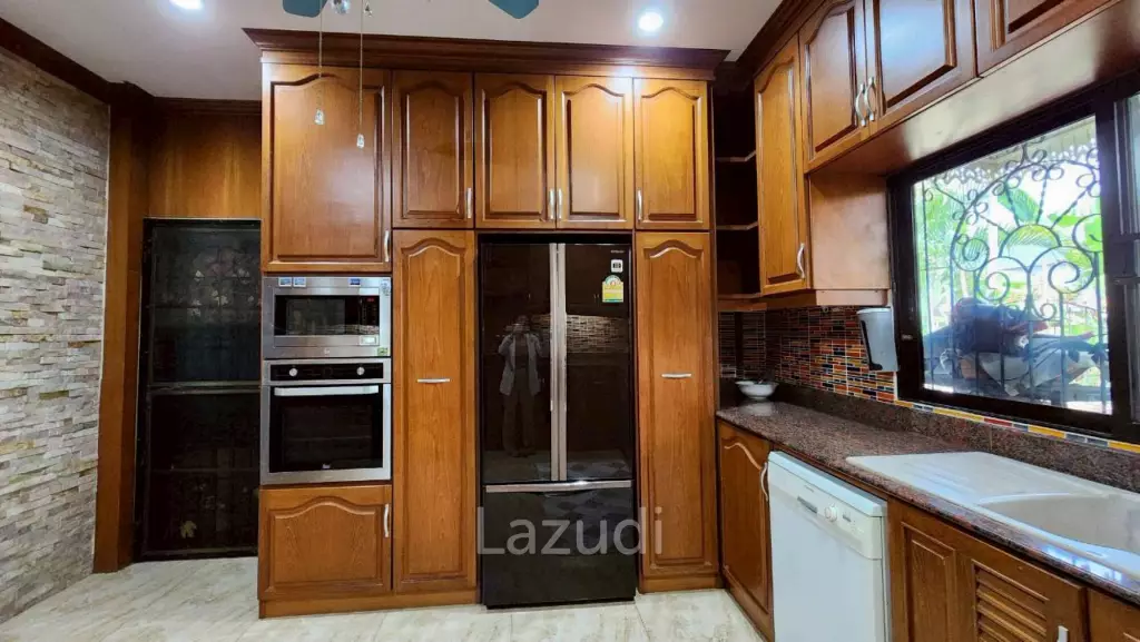 5 Bed 5 Bath 700 SQ.M. Pattaya Land And House