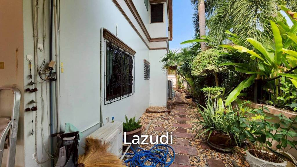 5 Bed 5 Bath 700 SQ.M. Pattaya Land And House