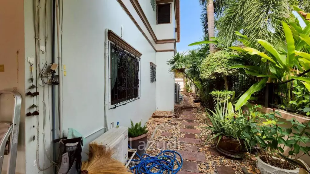 5 Bed 5 Bath 700 SQ.M. Pattaya Land And House