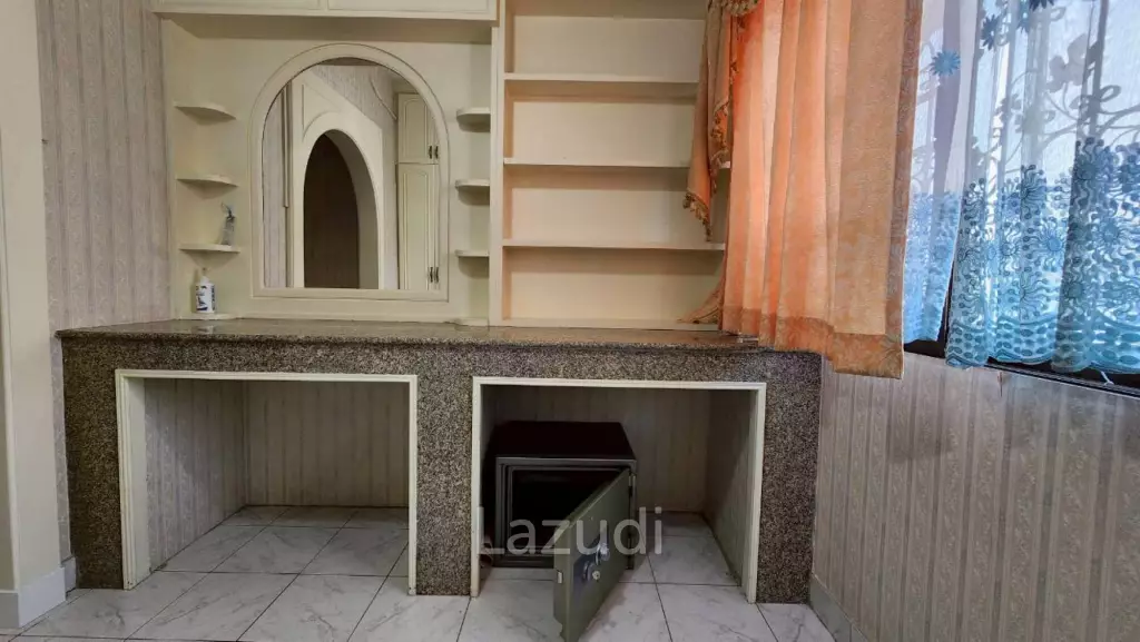 5 Bed 5 Bath 700 SQ.M. Pattaya Land And House