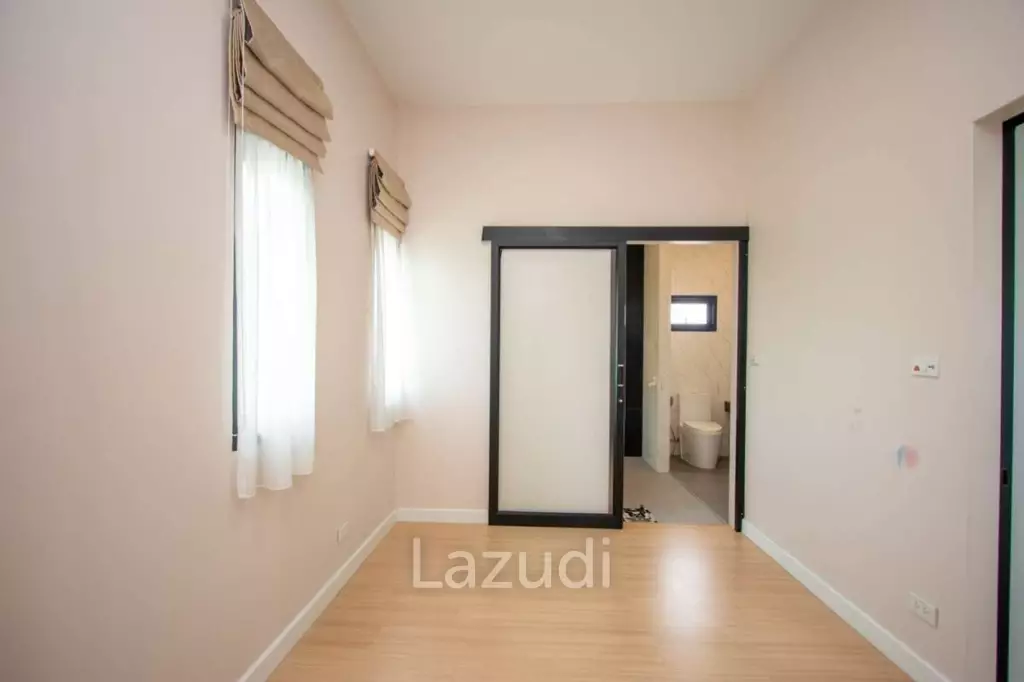 4 Bedrooms House for Rent near the Outer Ring Road 2 in Saraphi