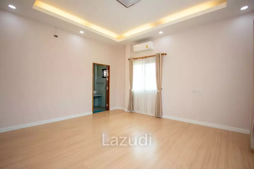 4 Bedrooms House for Rent near the Outer Ring Road 2 in Saraphi