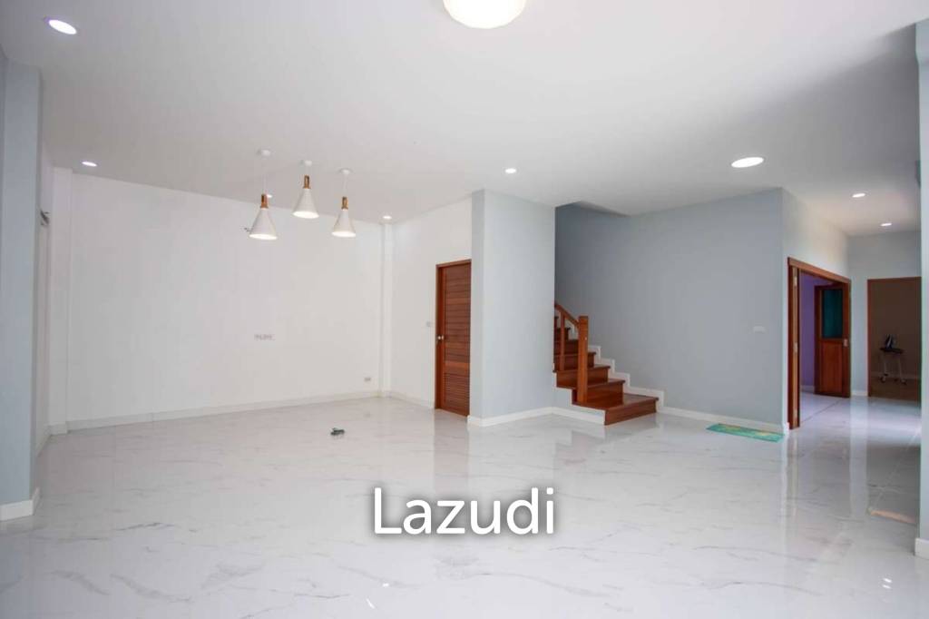 4 Bedrooms House for Rent near the Outer Ring Road 2 in Saraphi