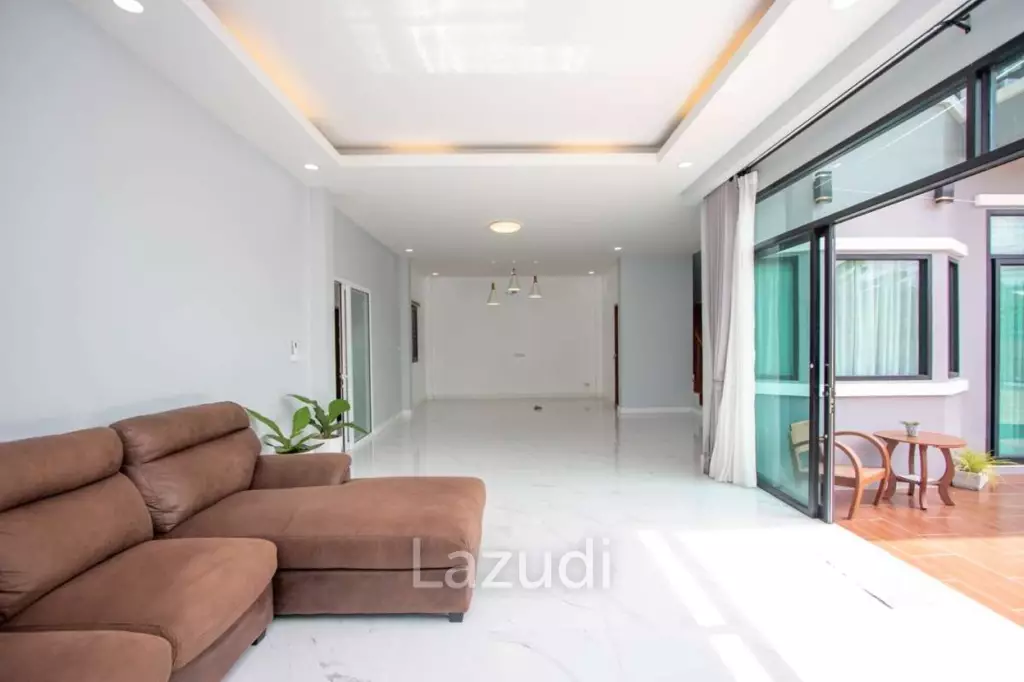 4 Bedrooms House for Rent near the Outer Ring Road 2 in Saraphi
