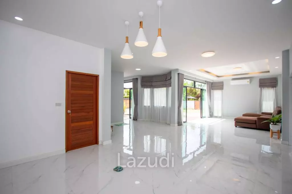 4 Bedrooms House for Rent near the Outer Ring Road 2 in Saraphi