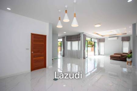 4 Bedrooms House for Rent near the Outer Ring Road 2 in Saraphi